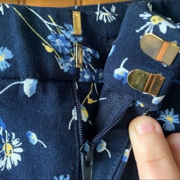 Charter Club Cute Newport Slim Crop Floral Print Pants | Size 8 - Picture 4 of 10